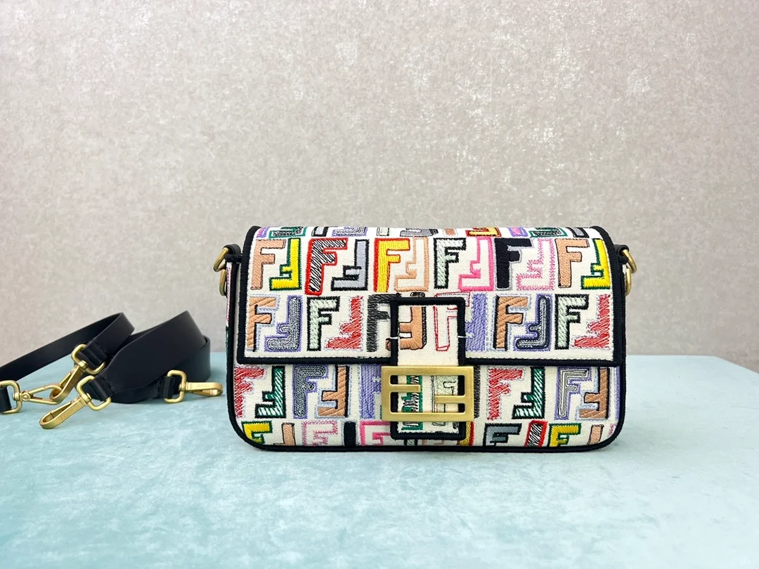 펜디 바게트 발렌타인데이 스몰 백