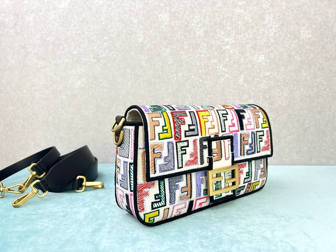 펜디 바게트 발렌타인데이 스몰 백