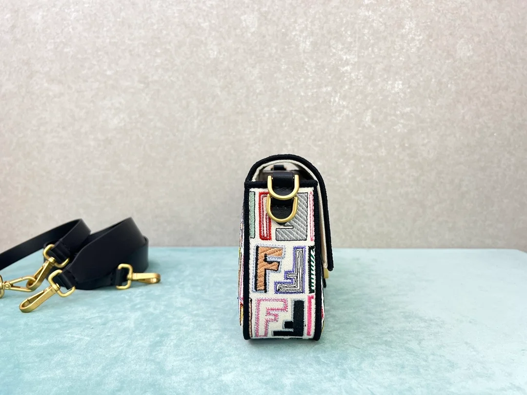 펜디 바게트 발렌타인데이 스몰 백