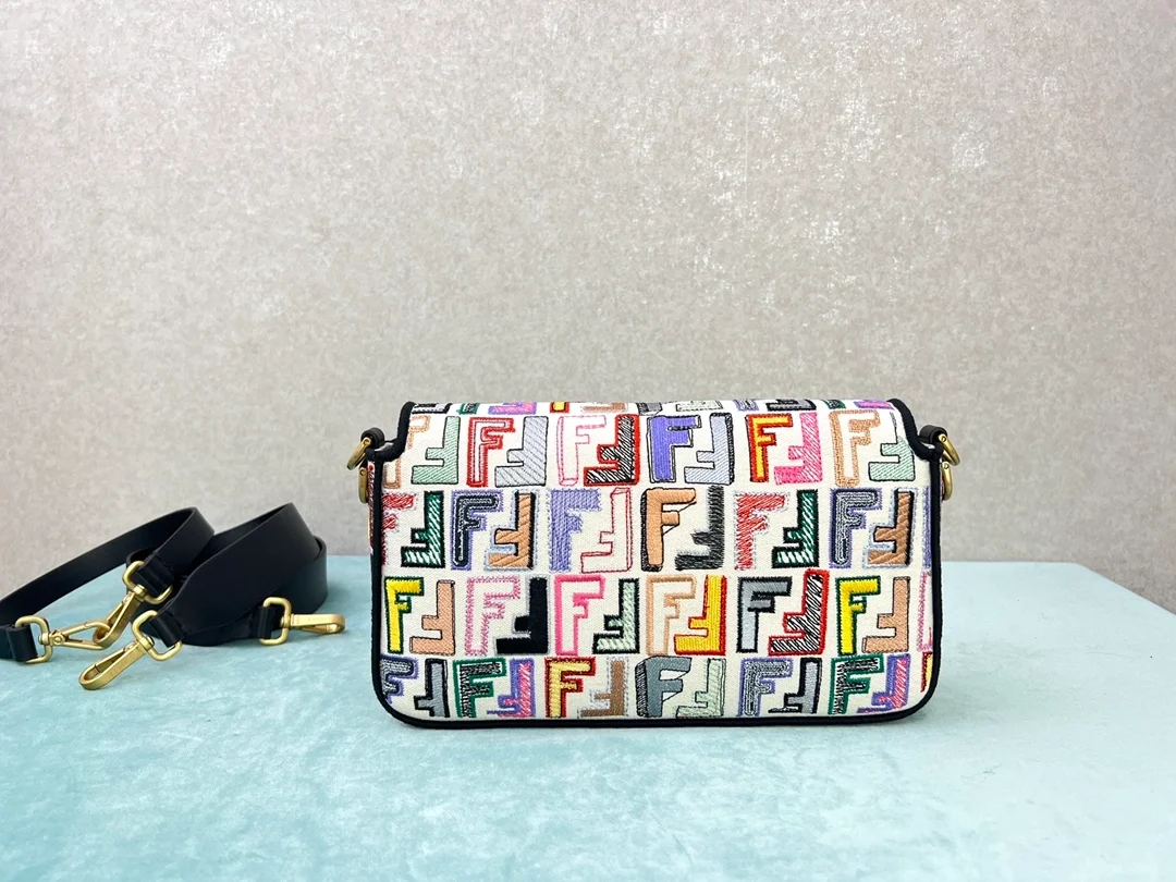 펜디 바게트 발렌타인데이 스몰 백