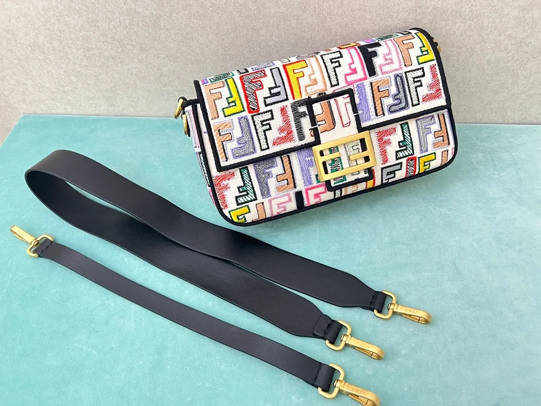 펜디 바게트 발렌타인데이 스몰 백