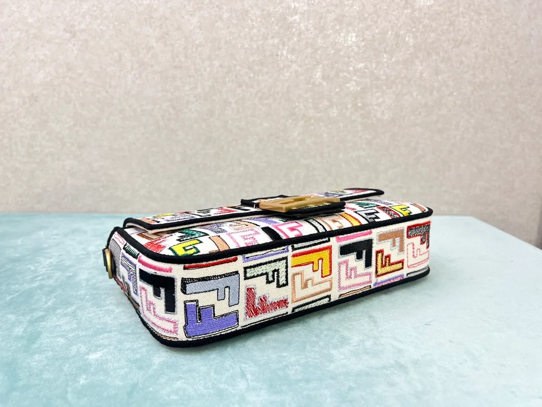 펜디 바게트 발렌타인데이 스몰 백