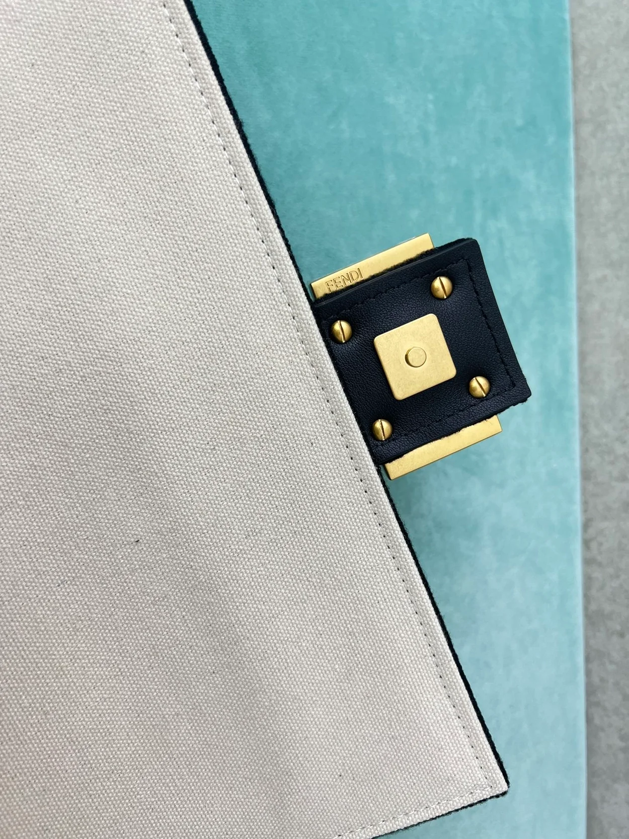 펜디 바게트 발렌타인데이 스몰 백