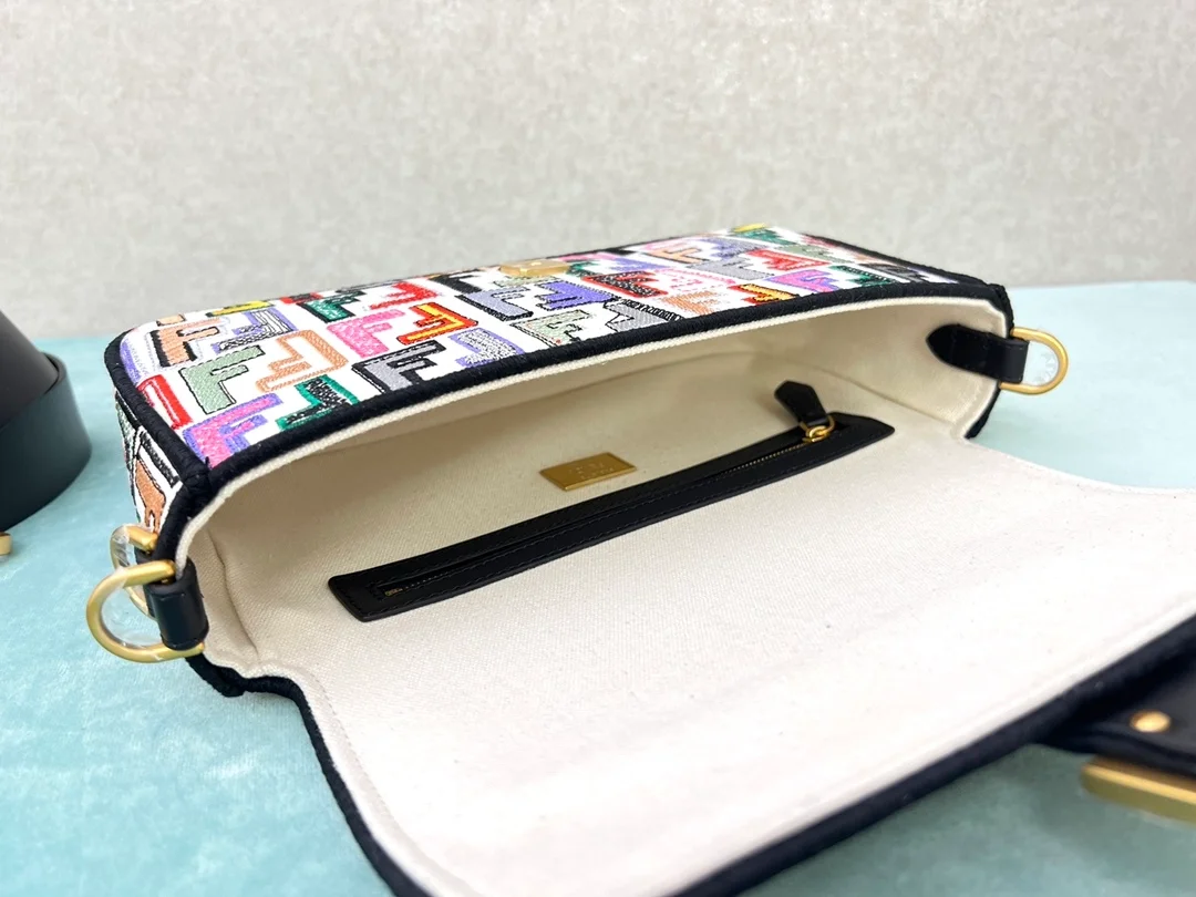 펜디 바게트 발렌타인데이 스몰 백