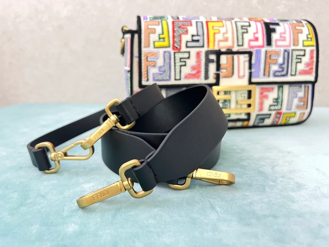 펜디 바게트 발렌타인데이 스몰 백