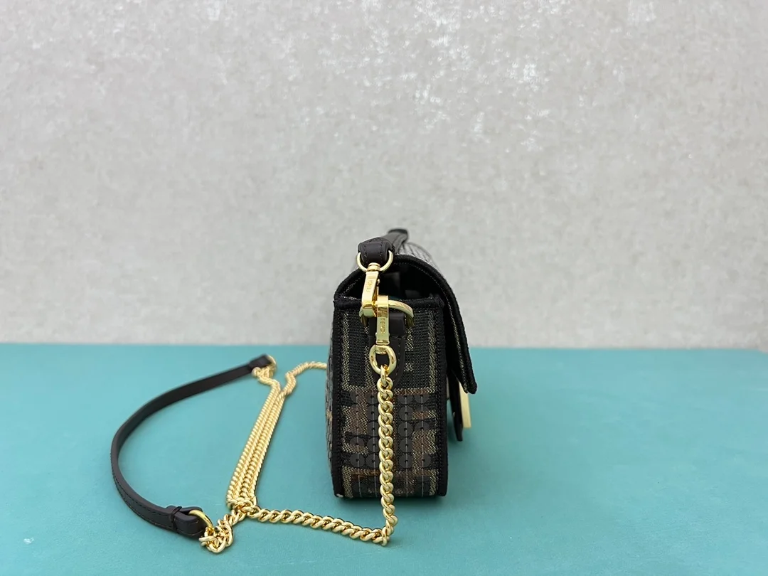 펜디 바게트 미니 FF 자카드 시퀸 패브릭 백