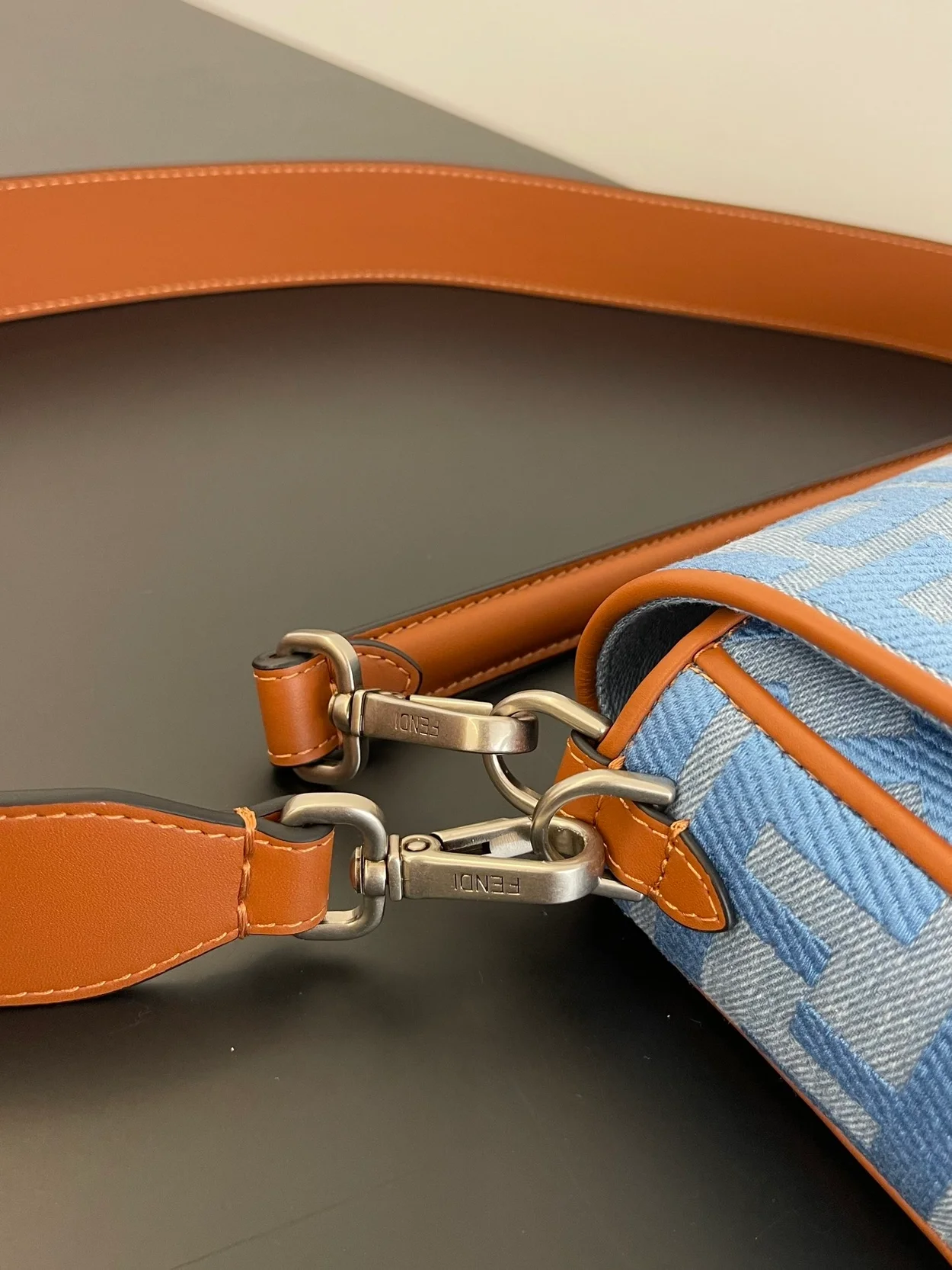 펜디 바게트 FF 블루 데님 스몰 백