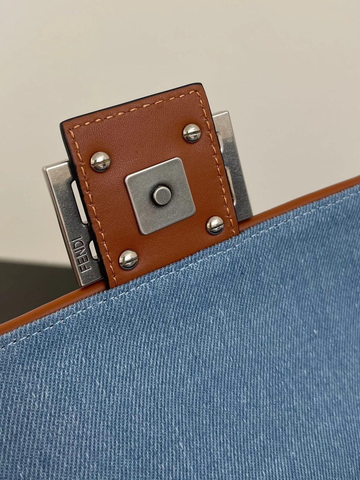 펜디 바게트 FF 블루 데님 스몰 백