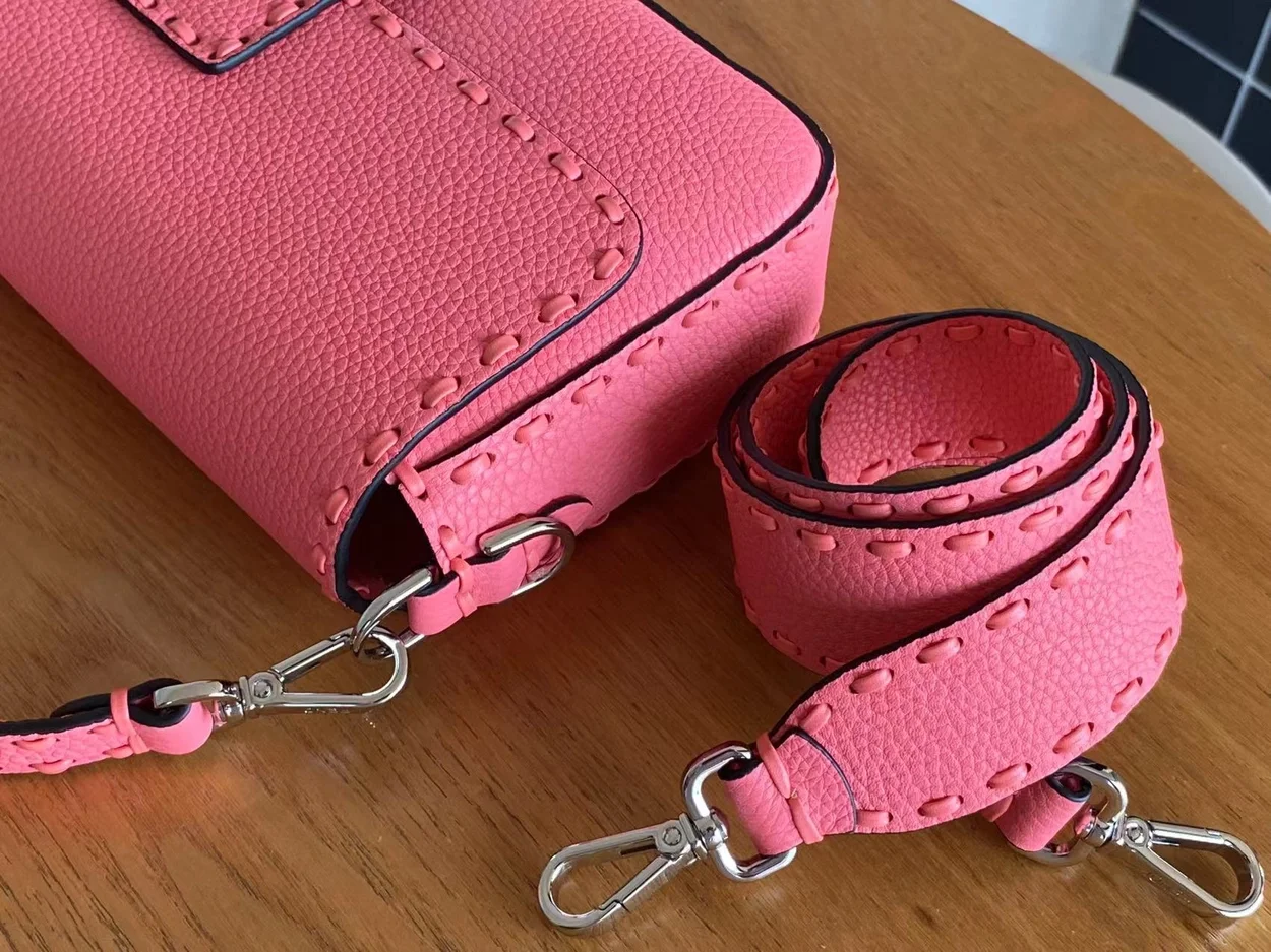 펜디 미니 바게트 FF 모티프 레더백 핑크