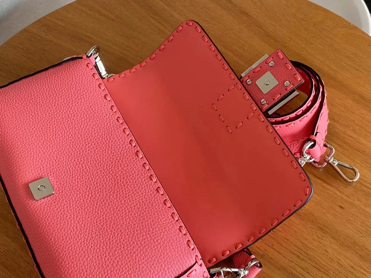 펜디 미니 바게트 FF 모티프 레더백 핑크