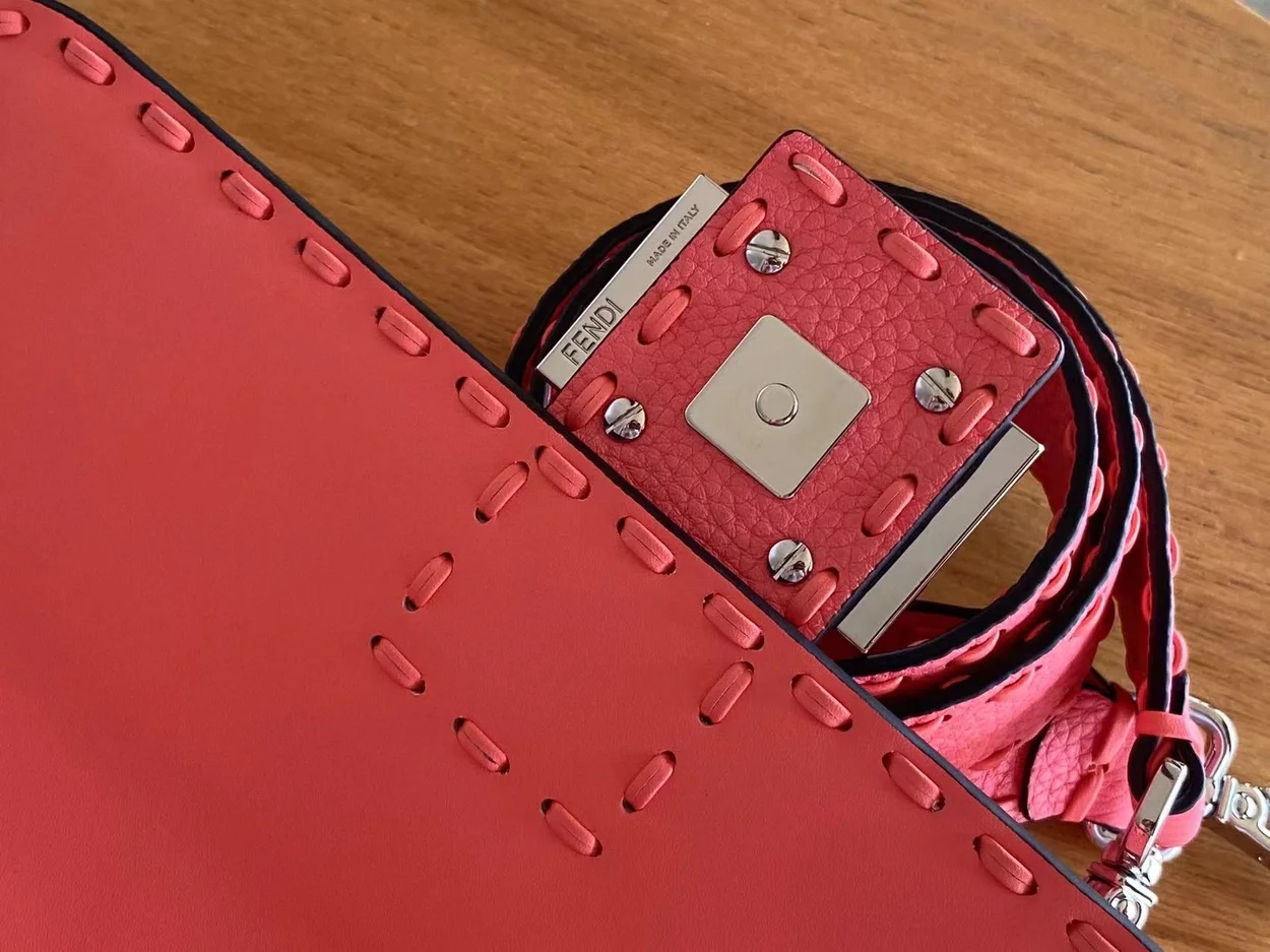 펜디 미니 바게트 FF 모티프 레더백 핑크