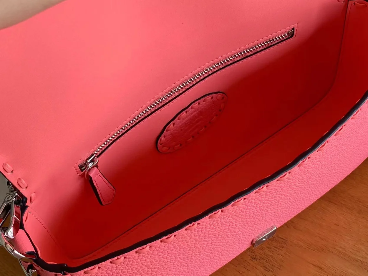 펜디 미니 바게트 FF 모티프 레더백 핑크