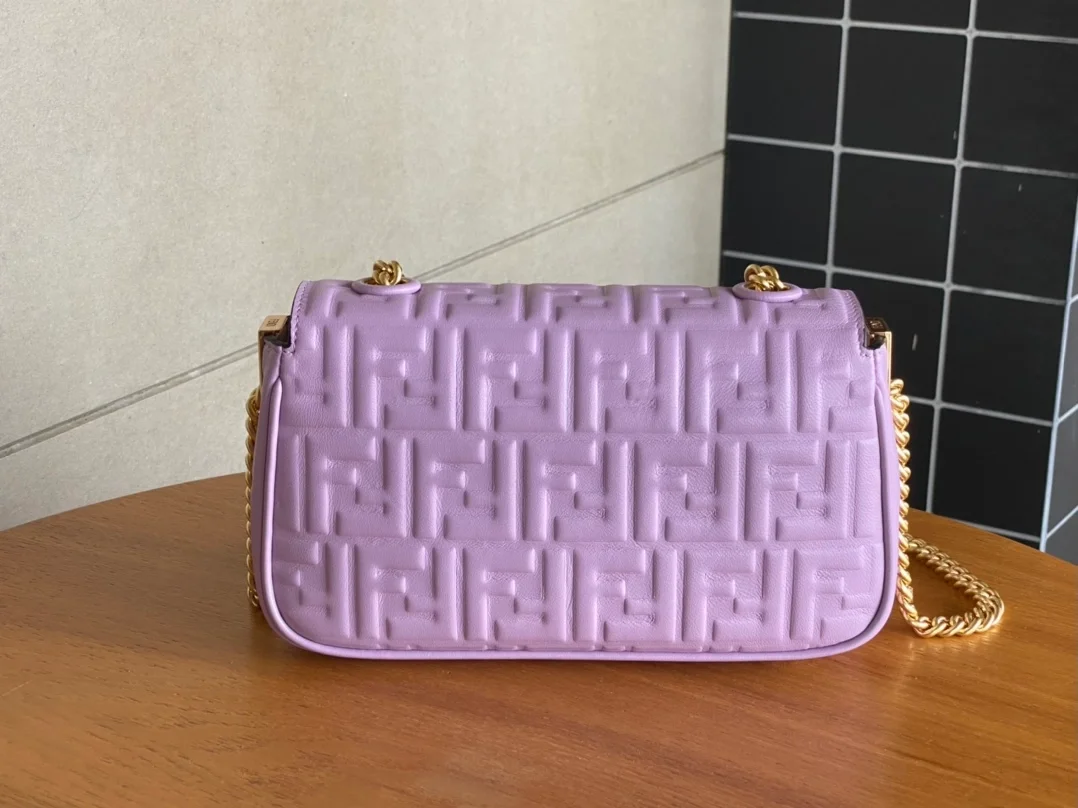 펜디 바게트 미디엄 체인 백 퍼플