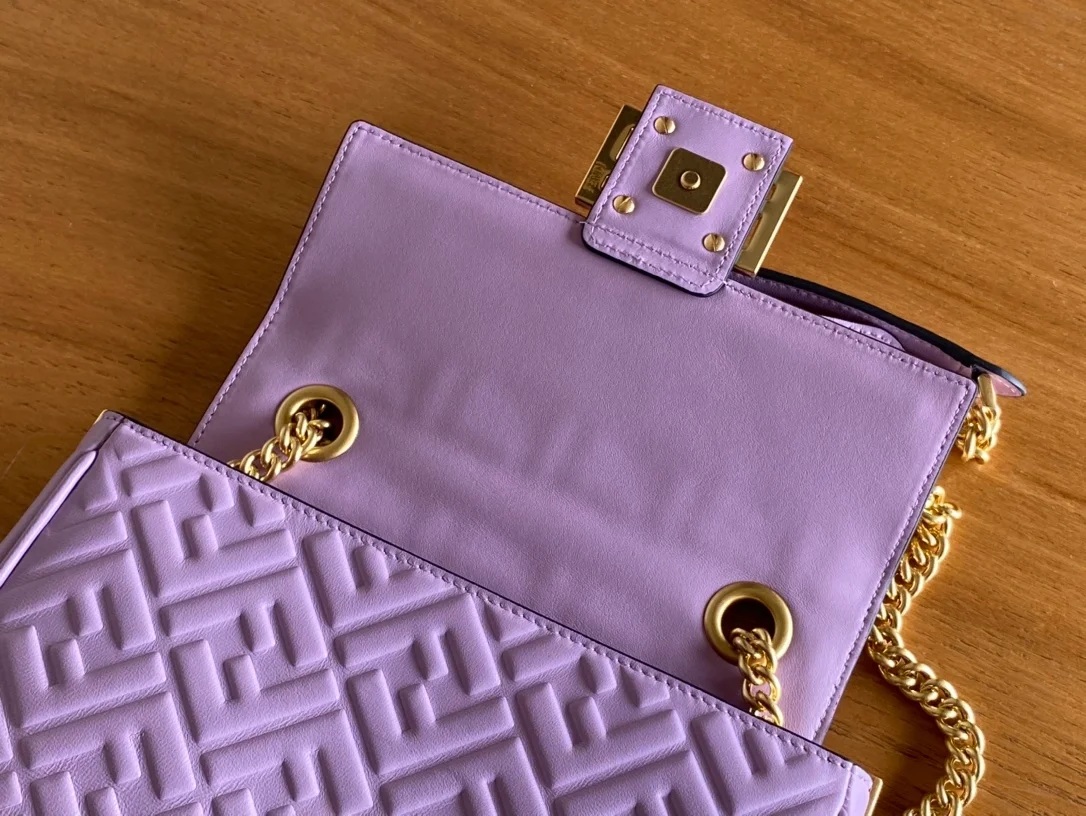 펜디 바게트 미디엄 체인 백 퍼플