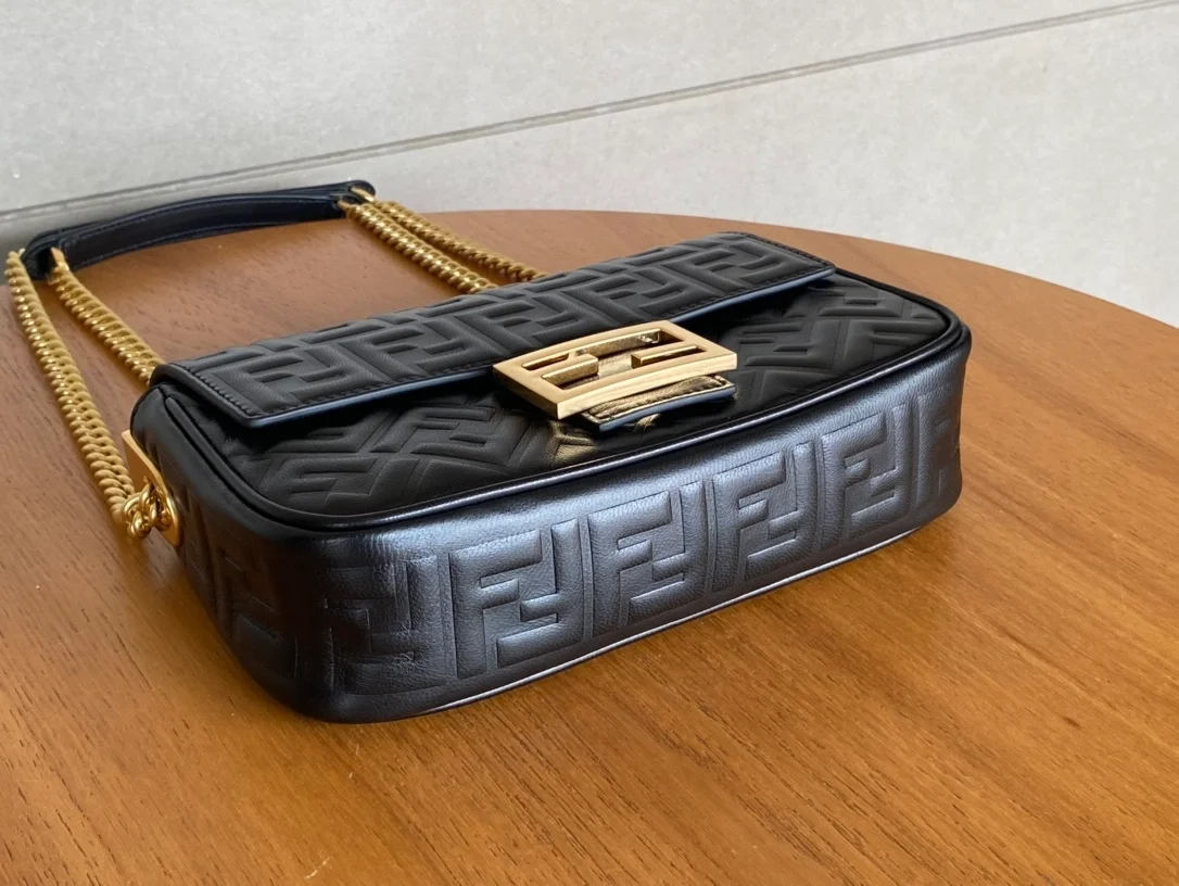 펜디 바게트 미디엄 체인 백 블랙