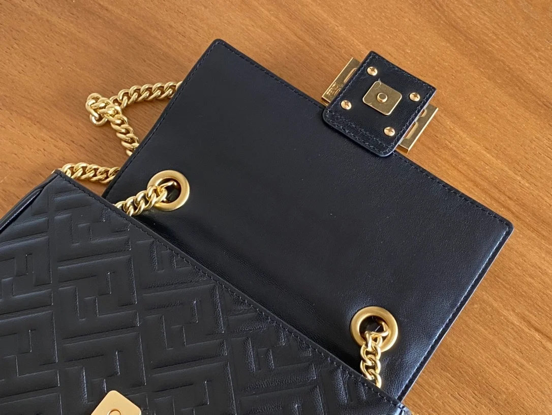 펜디 바게트 미디엄 체인 백 블랙