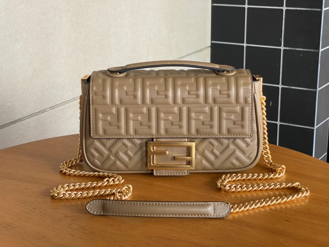 펜디 바게트 미디엄 체인 백 브라운