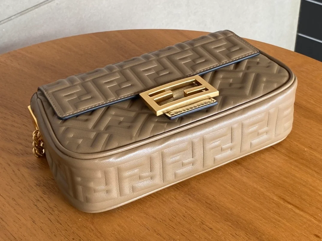 펜디 바게트 미디엄 체인 백 브라운