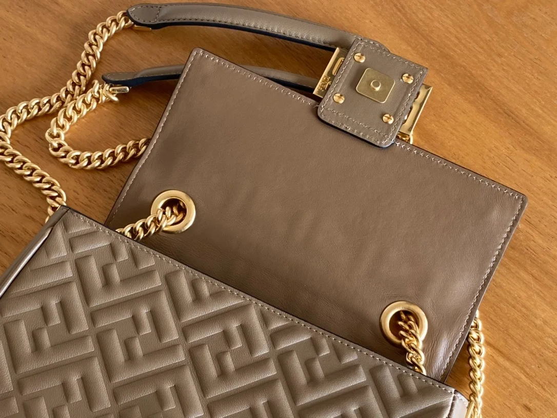 펜디 바게트 미디엄 체인 백 브라운