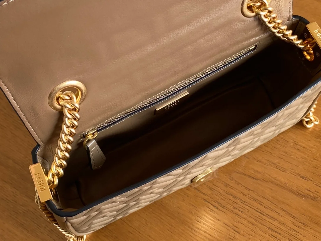 펜디 바게트 미디엄 체인 백 브라운