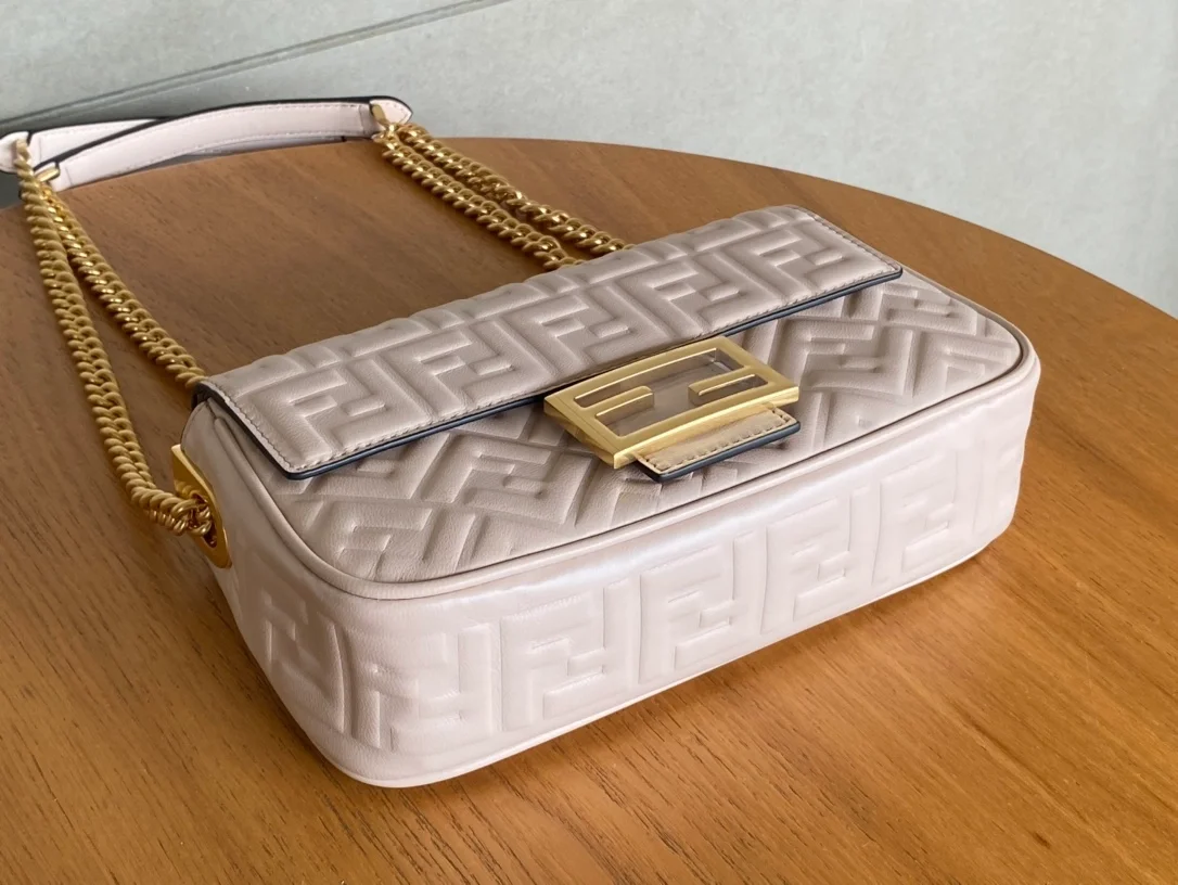 펜디 바게트 미디엄 체인 백 베이지