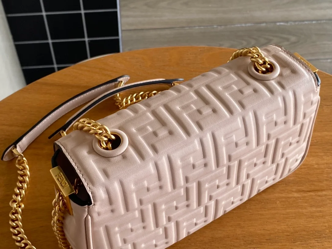 펜디 바게트 미디엄 체인 백 베이지