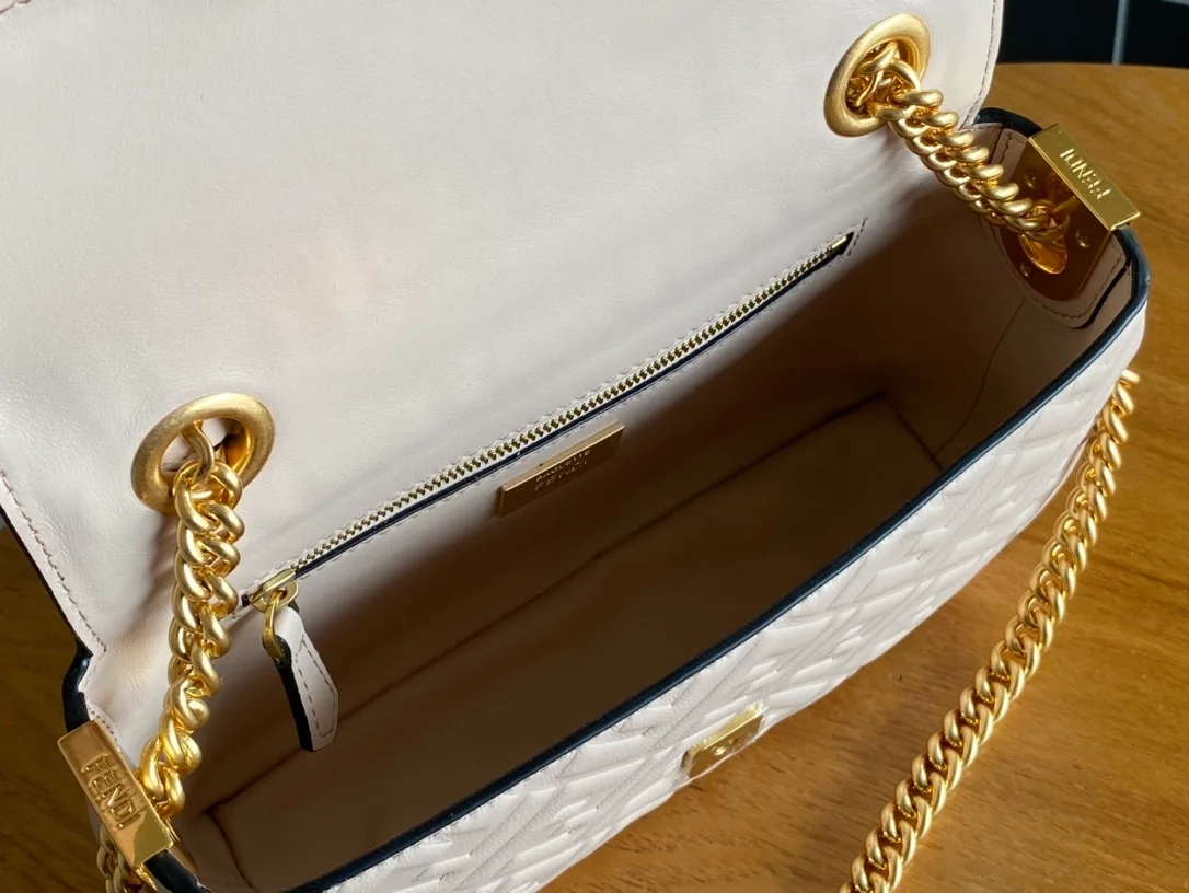 펜디 바게트 미디엄 체인 백 베이지