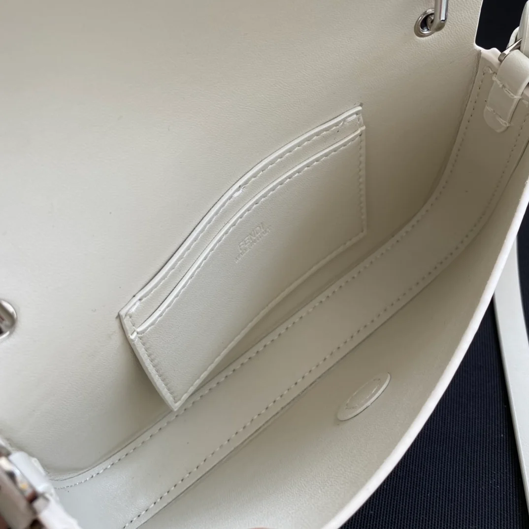 펜디 바게트 폰 파우치 올 화이트