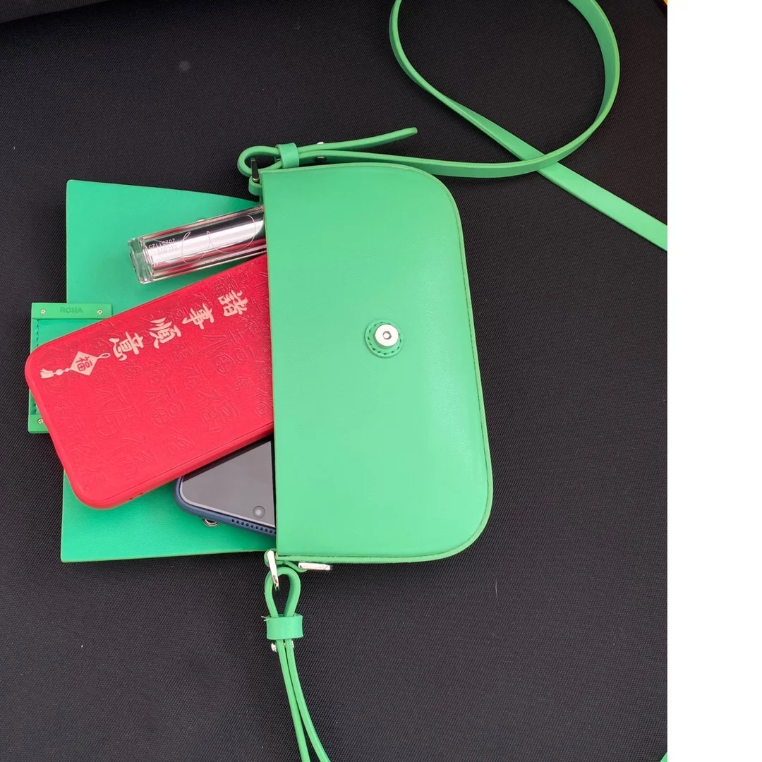 펜디 바게트 폰 파우치 올 그린