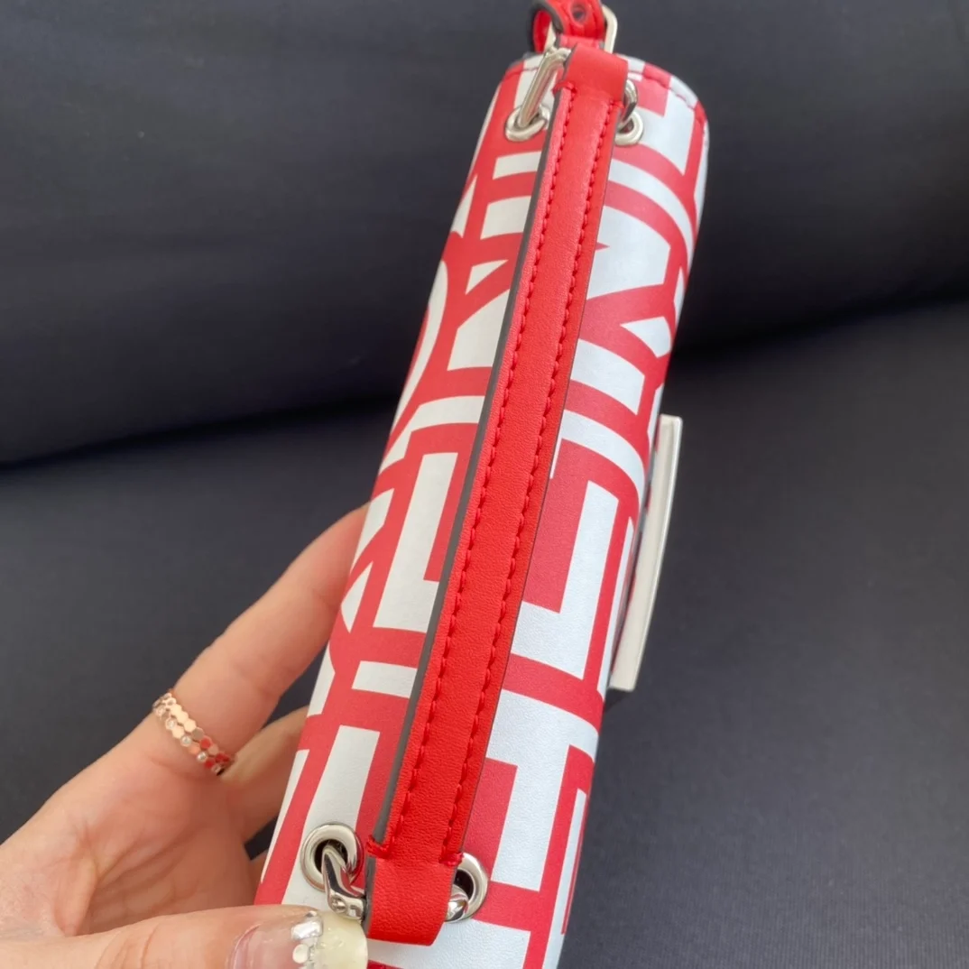 펜디 바게트 폰 파우치 레드