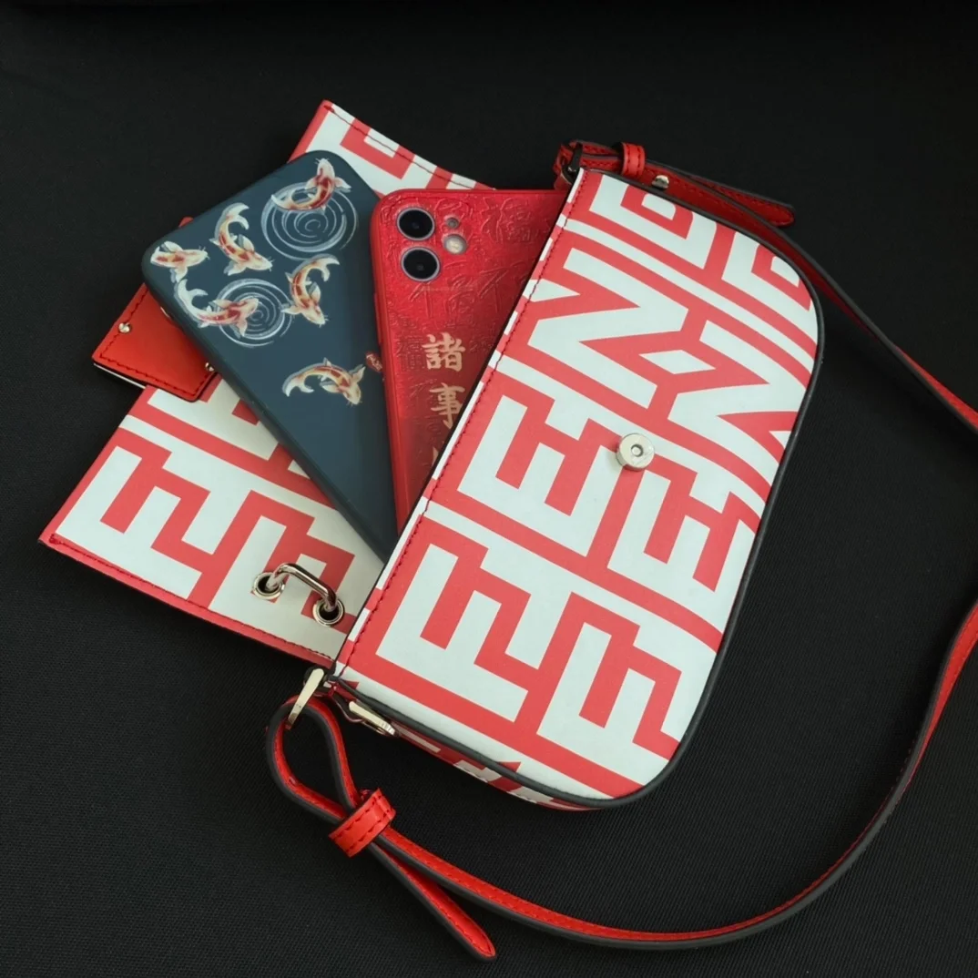 펜디 바게트 폰 파우치 레드