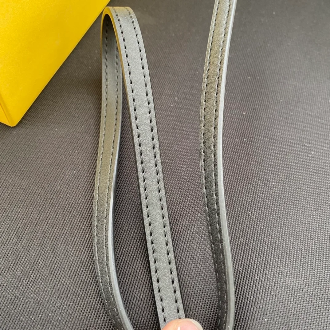 펜디 로마 바게트 폰 파우치 블랙