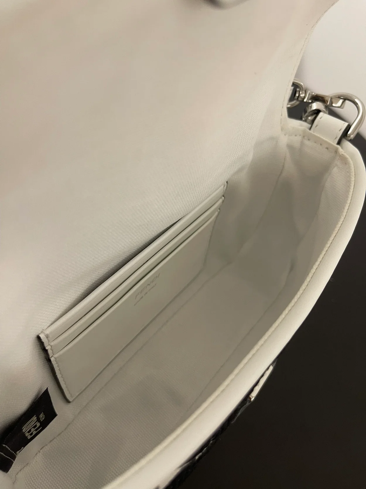 펜디 바게트 미니백 화이트 앤 블랙