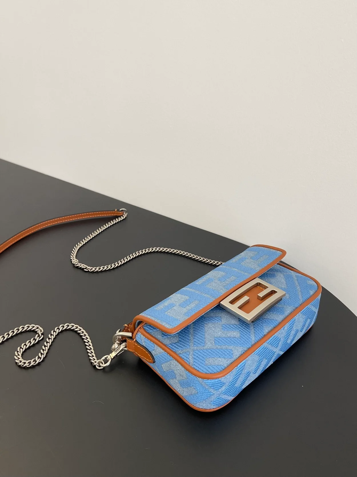 펜디 바게트 FF 블루 데님 나노백