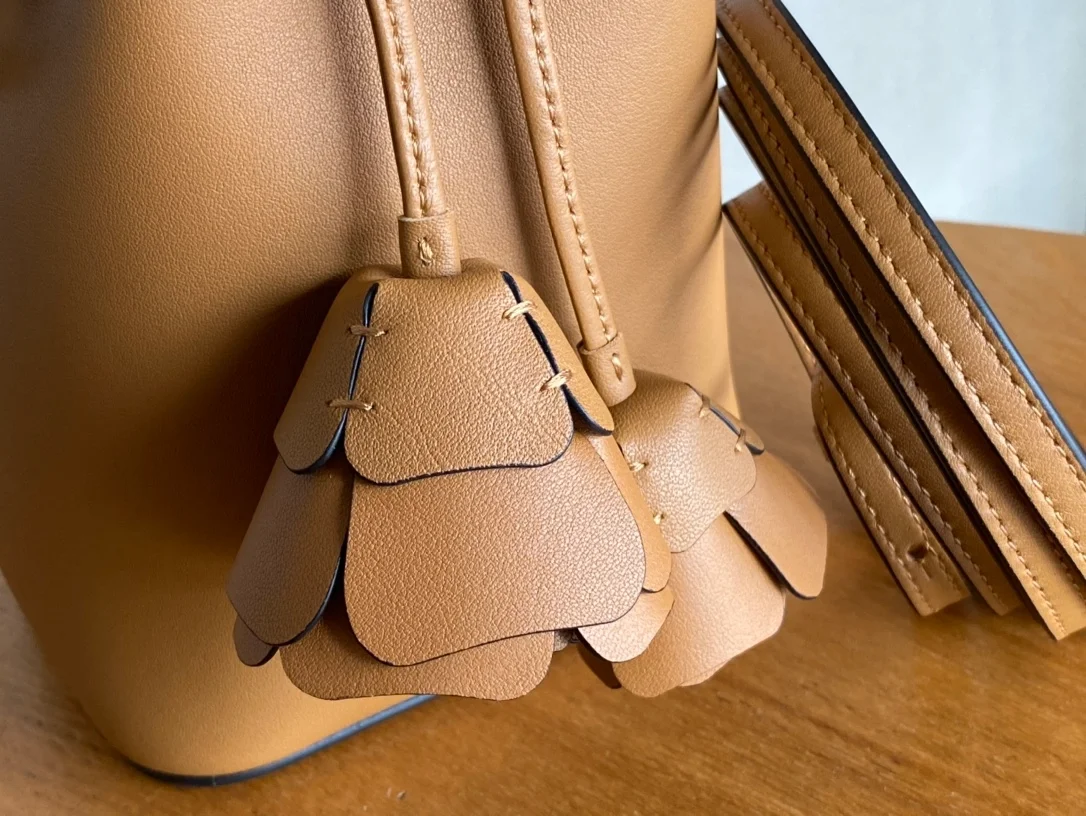 펜디 몬트레조 레더 미니백 브라운