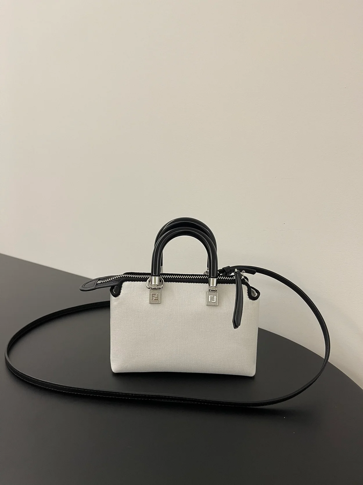 펜디 로마 바이 더 웨이 미니 백 화이트