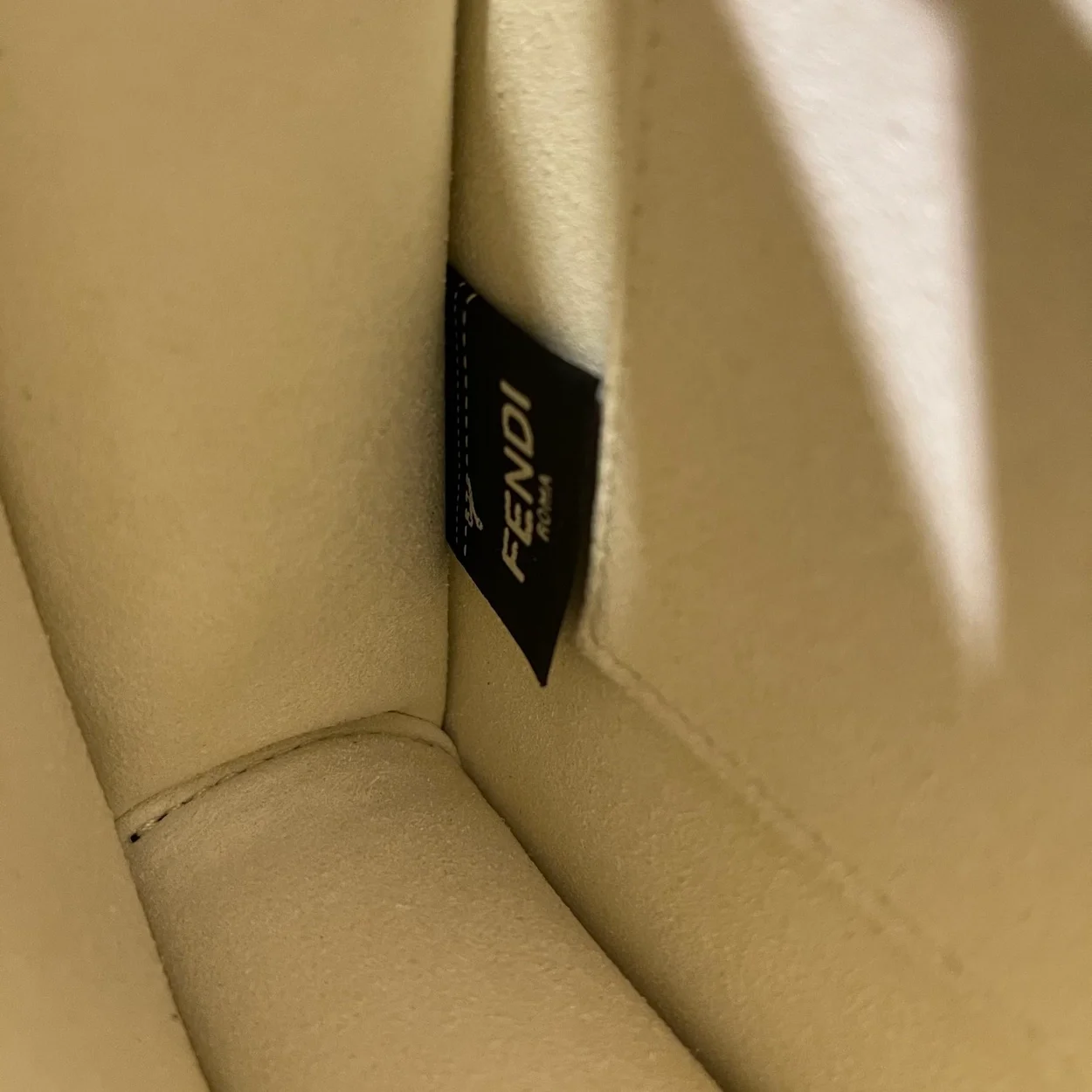 펜디 칸 아이 블랙 레더 백