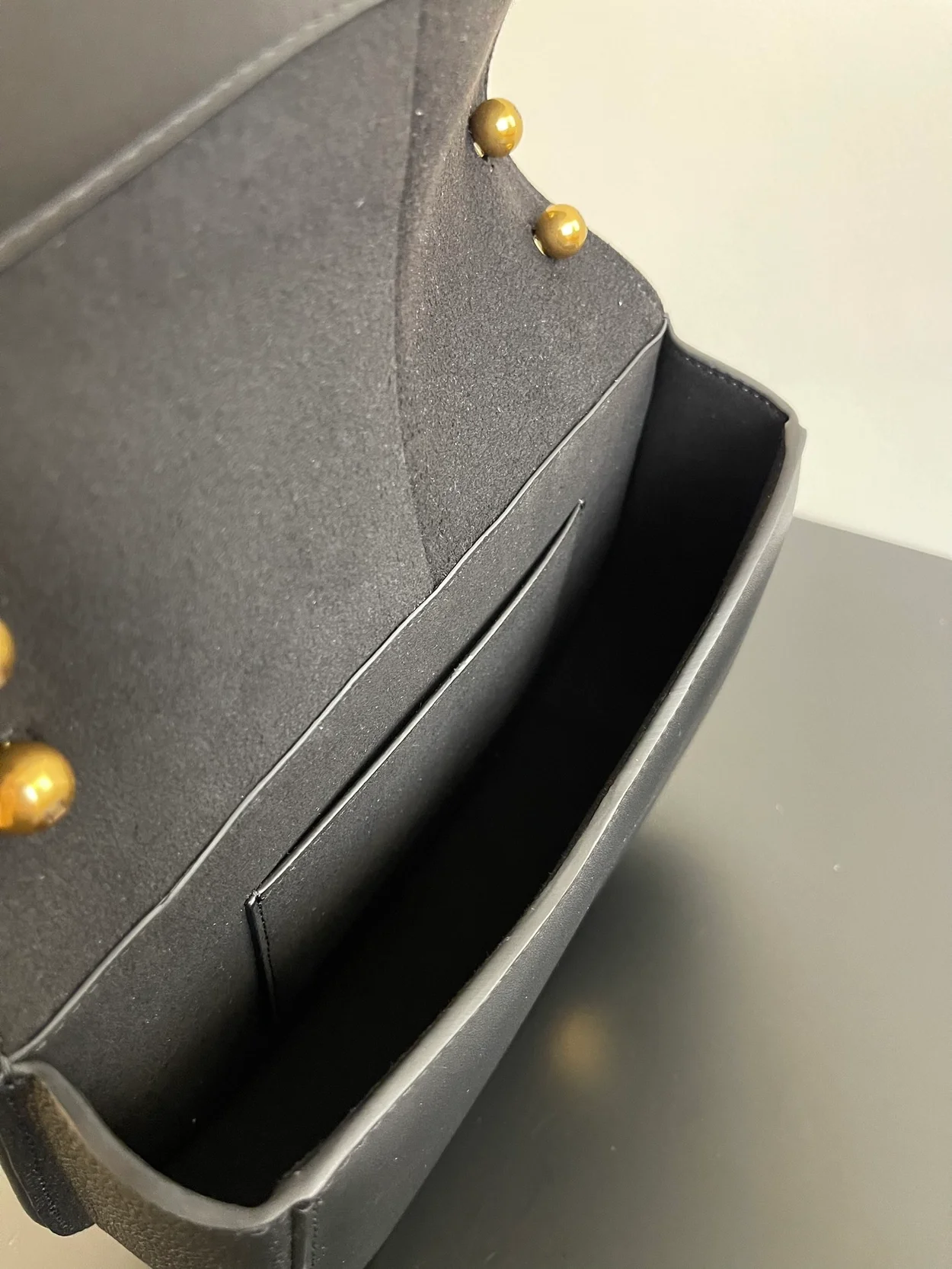 펜디 C'MON 미디엄 FF 레더백 블랙