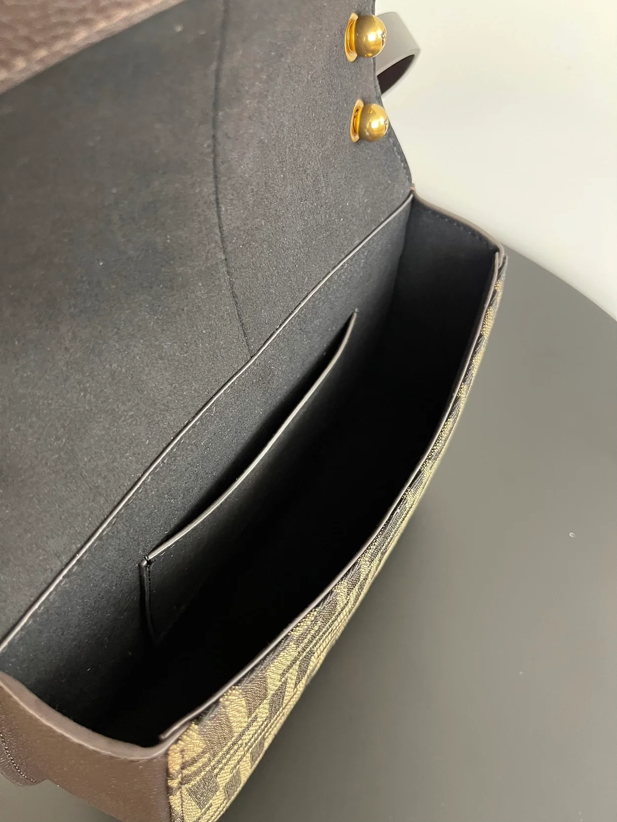 펜디 C'MON 미디엄 FF 자카드 패브릭 레더백