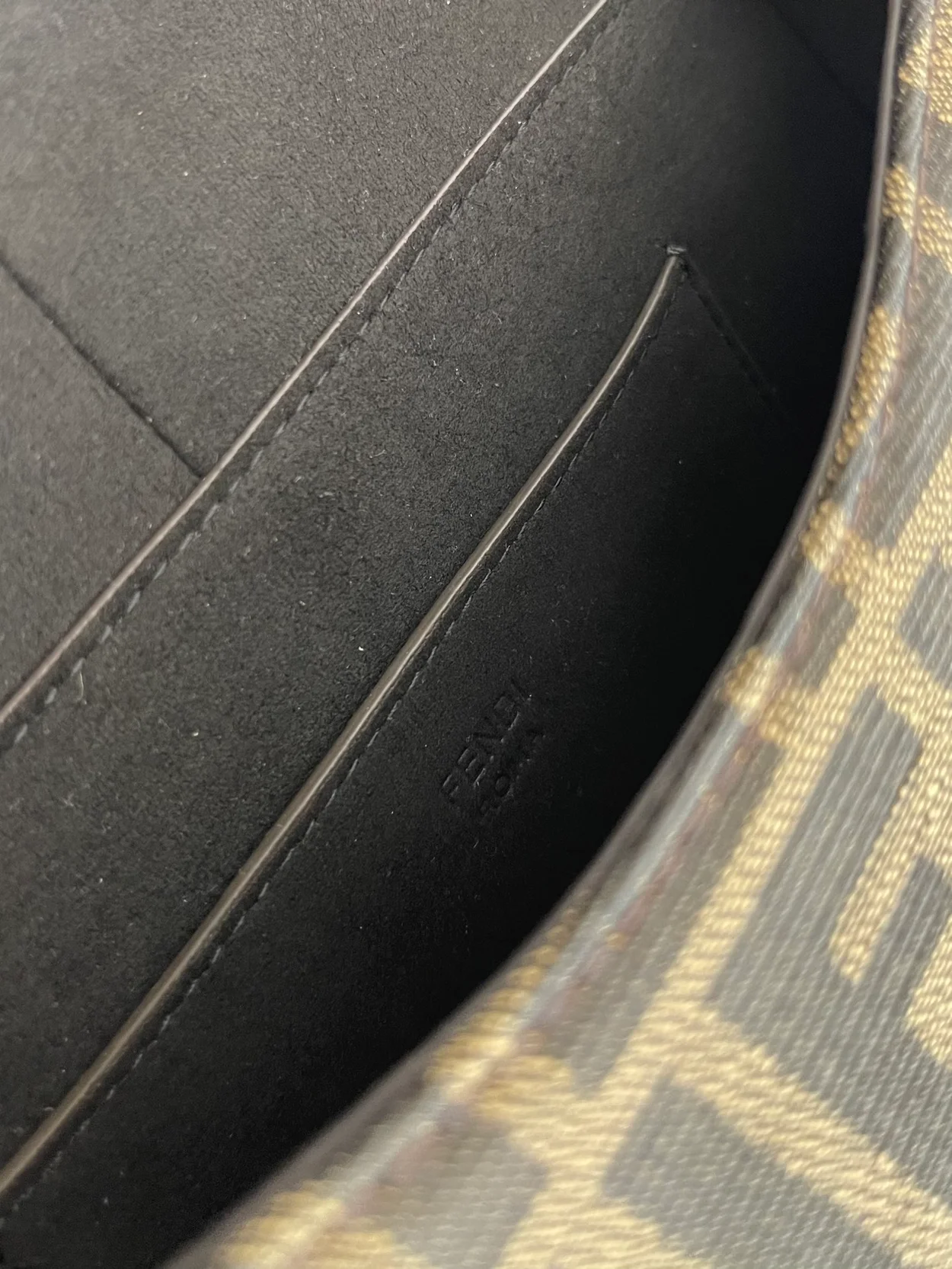 펜디 C'MON 미디엄 FF 자카드 패브릭 레더백