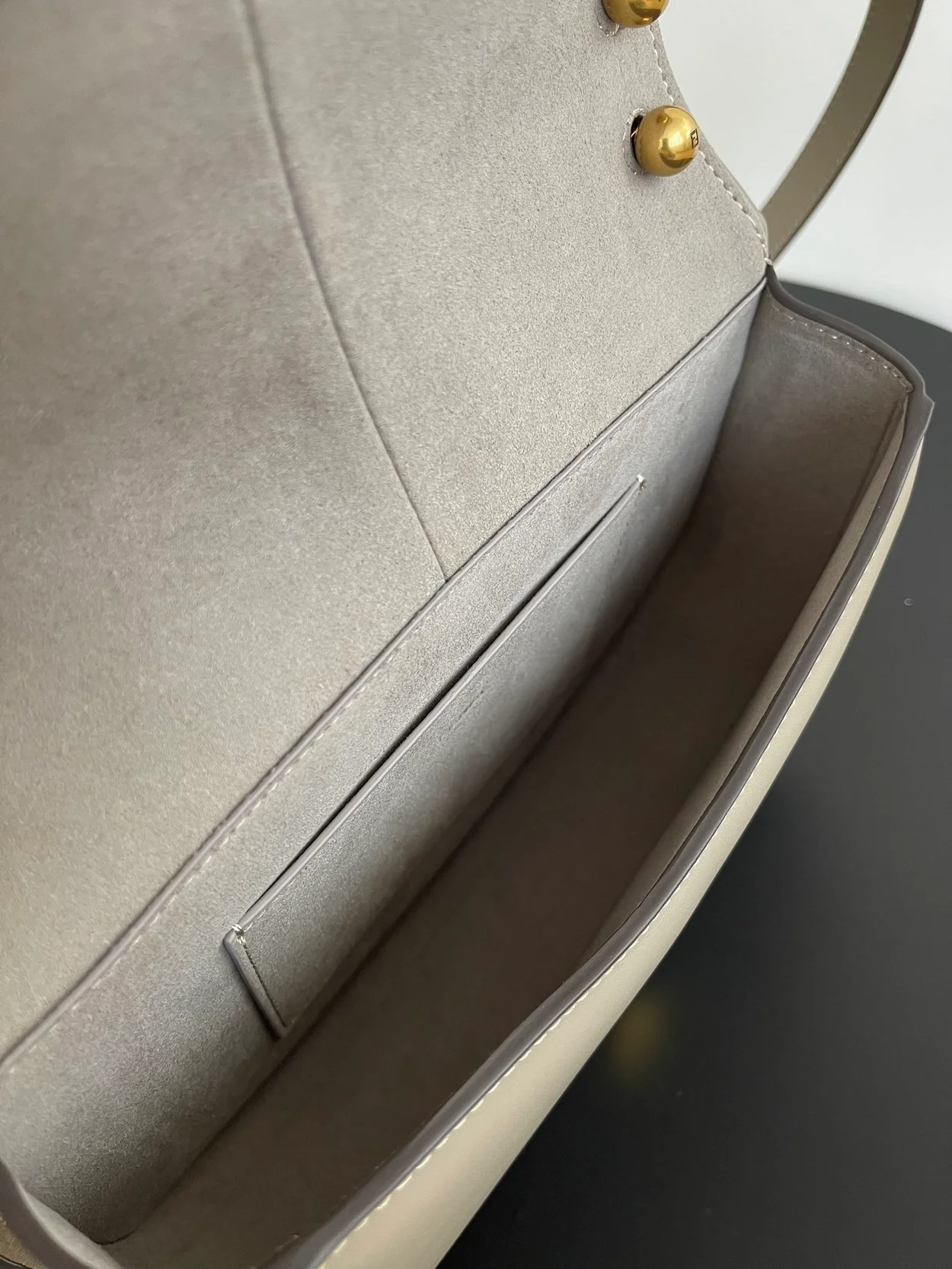 펜디 C'MON 미디엄 FF 레더백 그레이