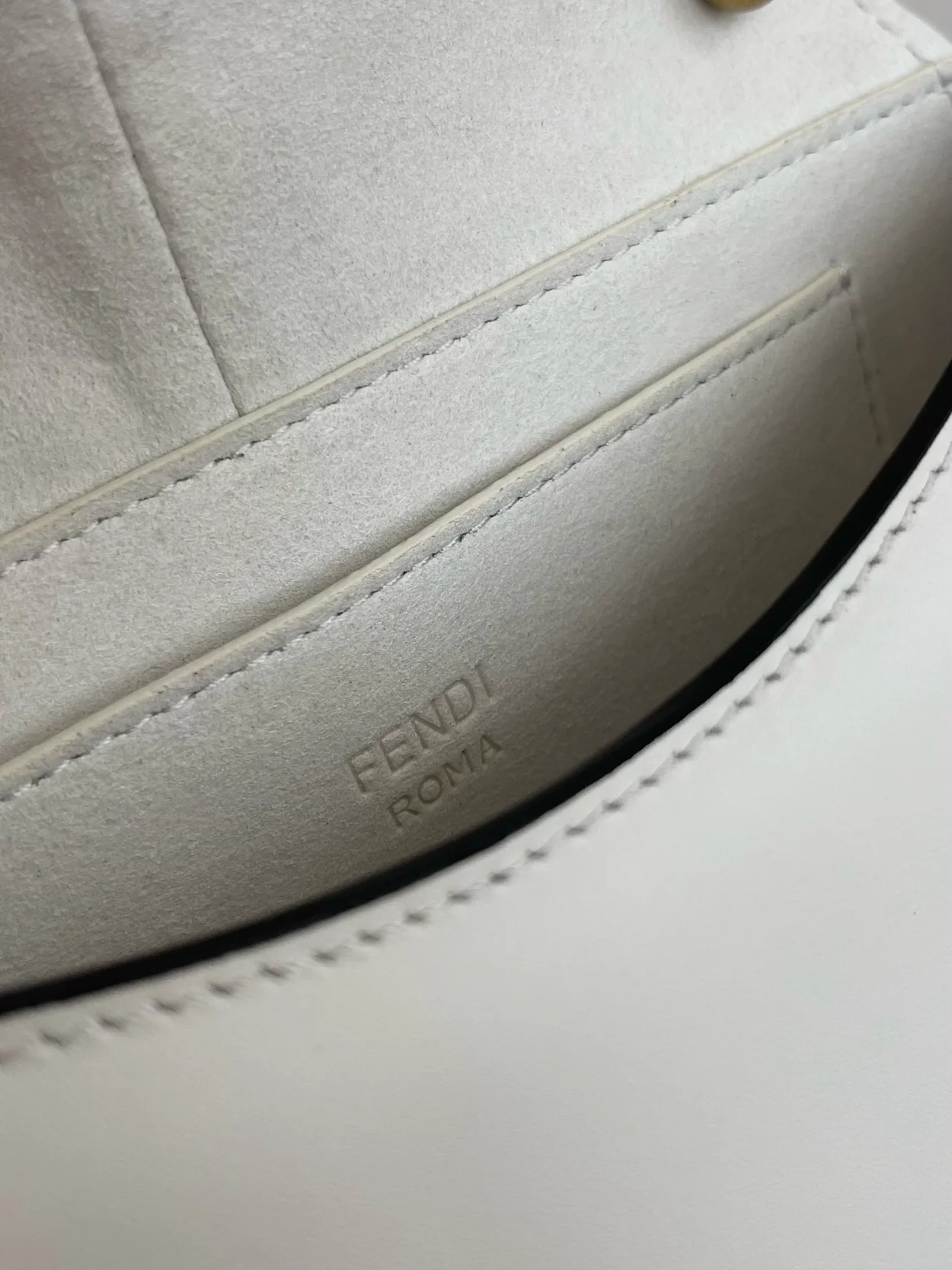 펜디 C'MON 미니 푸시아 레더백 화이트