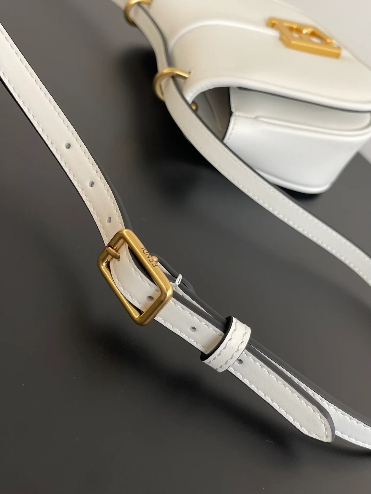 펜디 C'MON 미니 푸시아 레더백 화이트