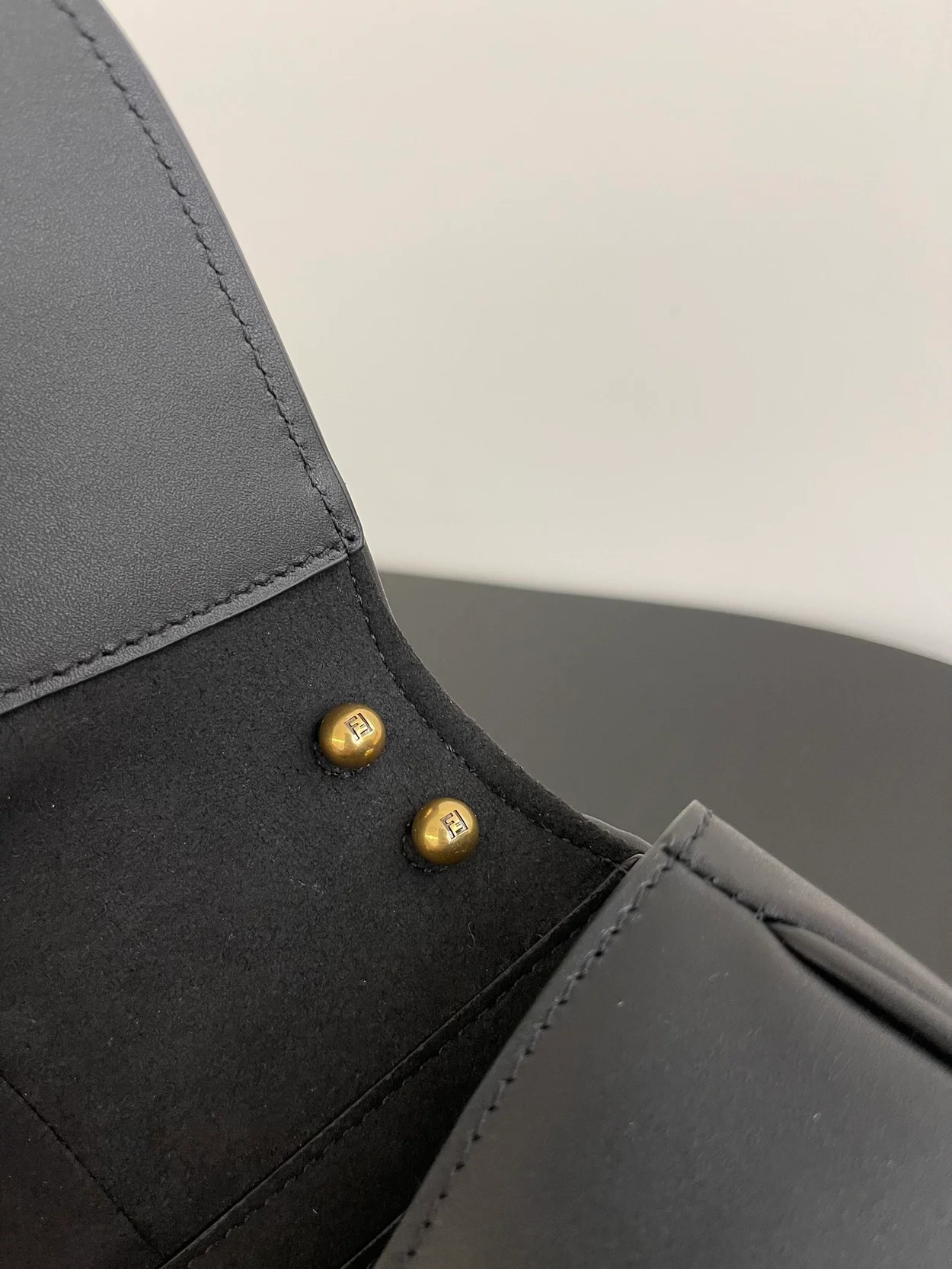 펜디 C'MON 미니 푸시아 레더백 블랙