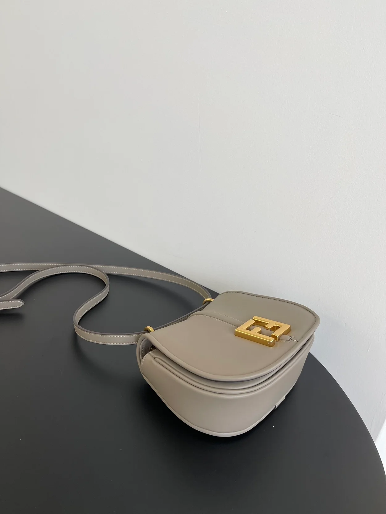 펜디 C'MON 미니 푸시아 레더백 그레이