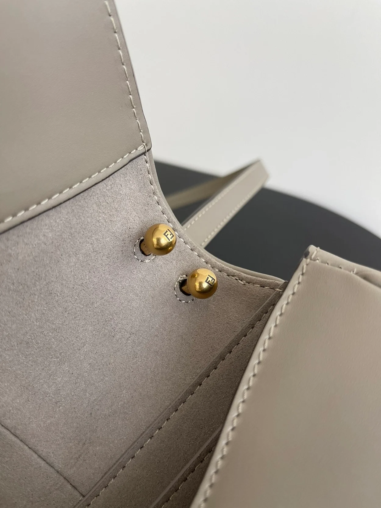 펜디 C'MON 미니 푸시아 레더백 그레이