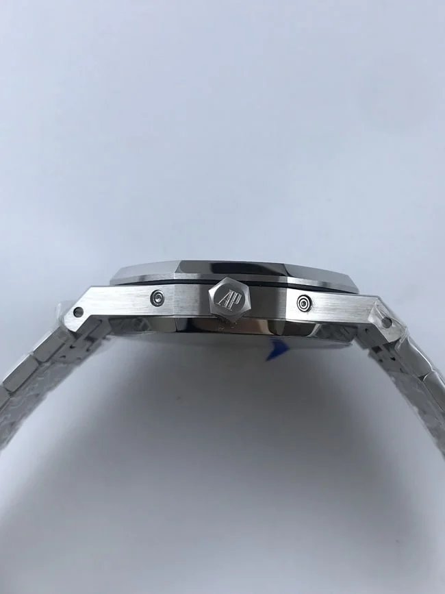 오데마피게 로얄오크 오프쇼어 블루다이얼