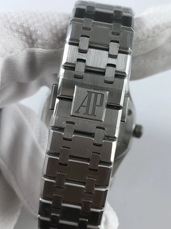 오데마피게 로얄오크 오프쇼어 블루다이얼