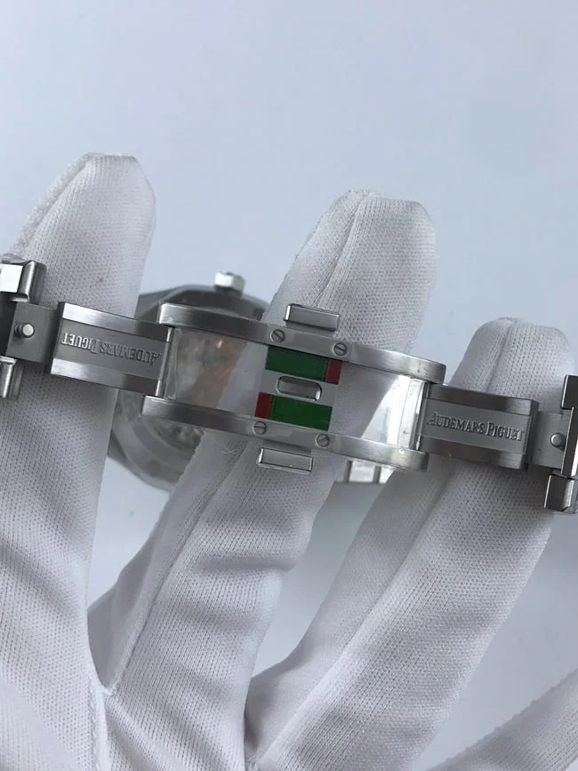 오데마피게 로얄오크 오프쇼어 블루다이얼