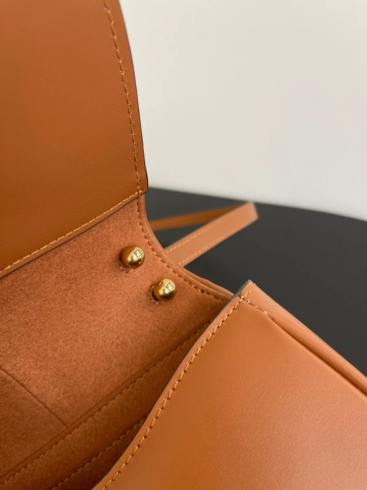 펜디 C'MON 미니 푸시아 레더백 브라운